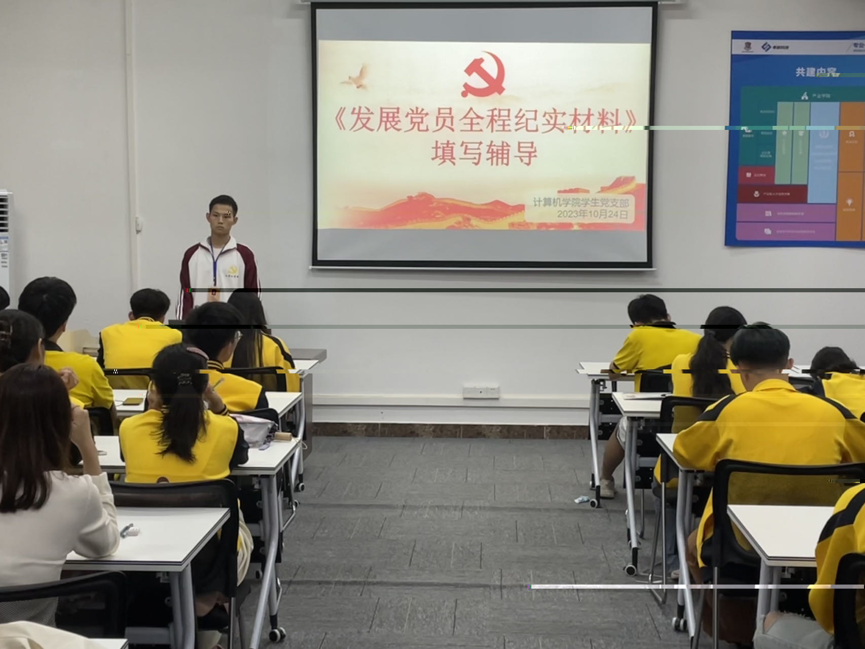 圖為主持人簡要介紹會議内容.jpg