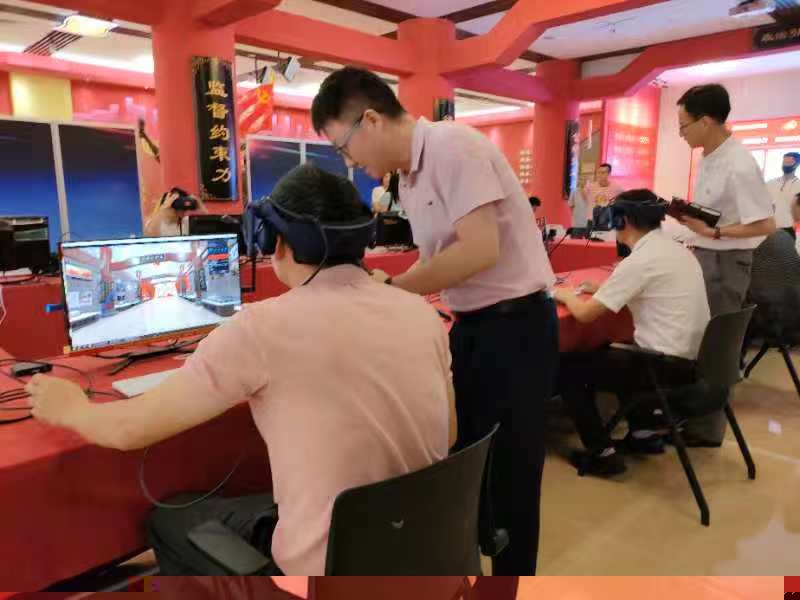 圖為借力VR現實虛拟技術沉浸式學習黨史場面.jpg