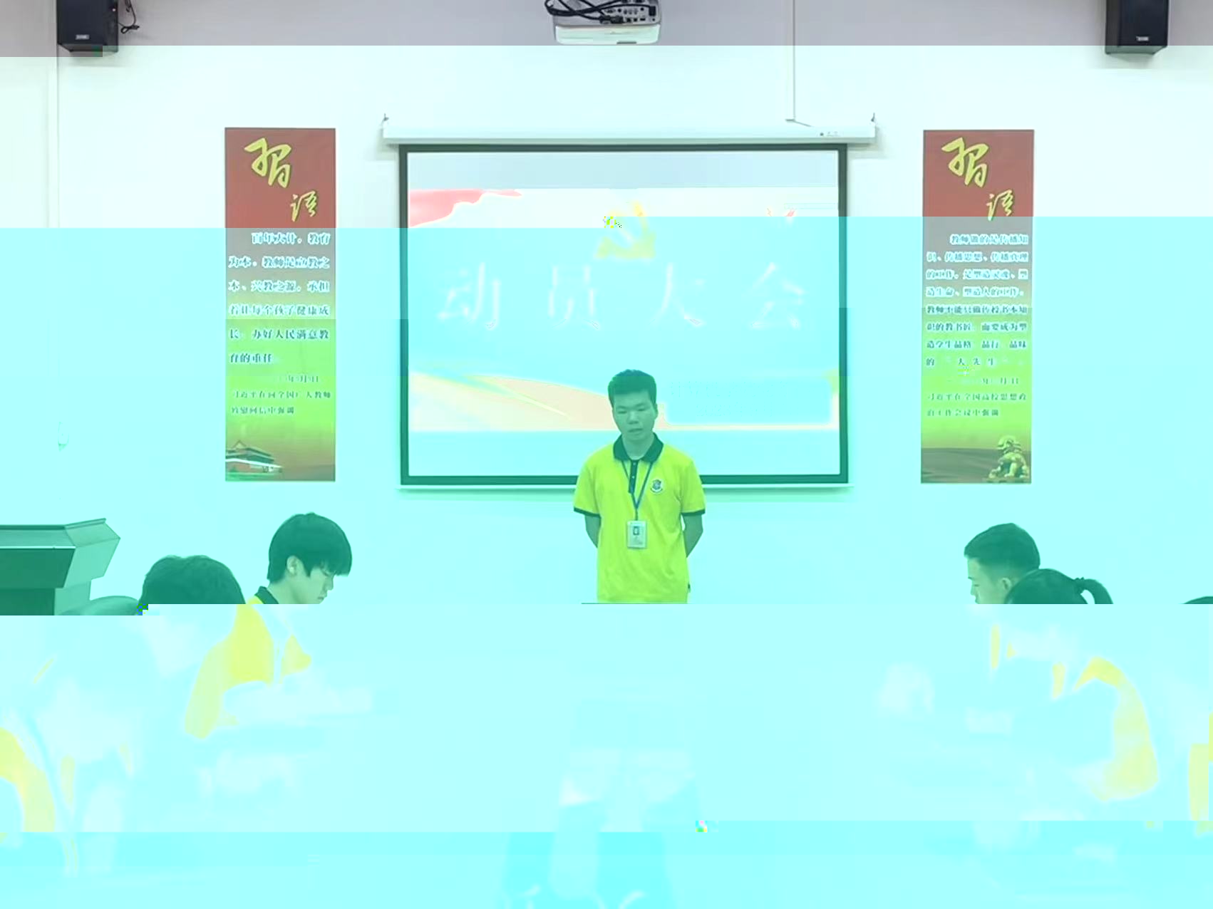 圖為考核幹事上台發言.jpg