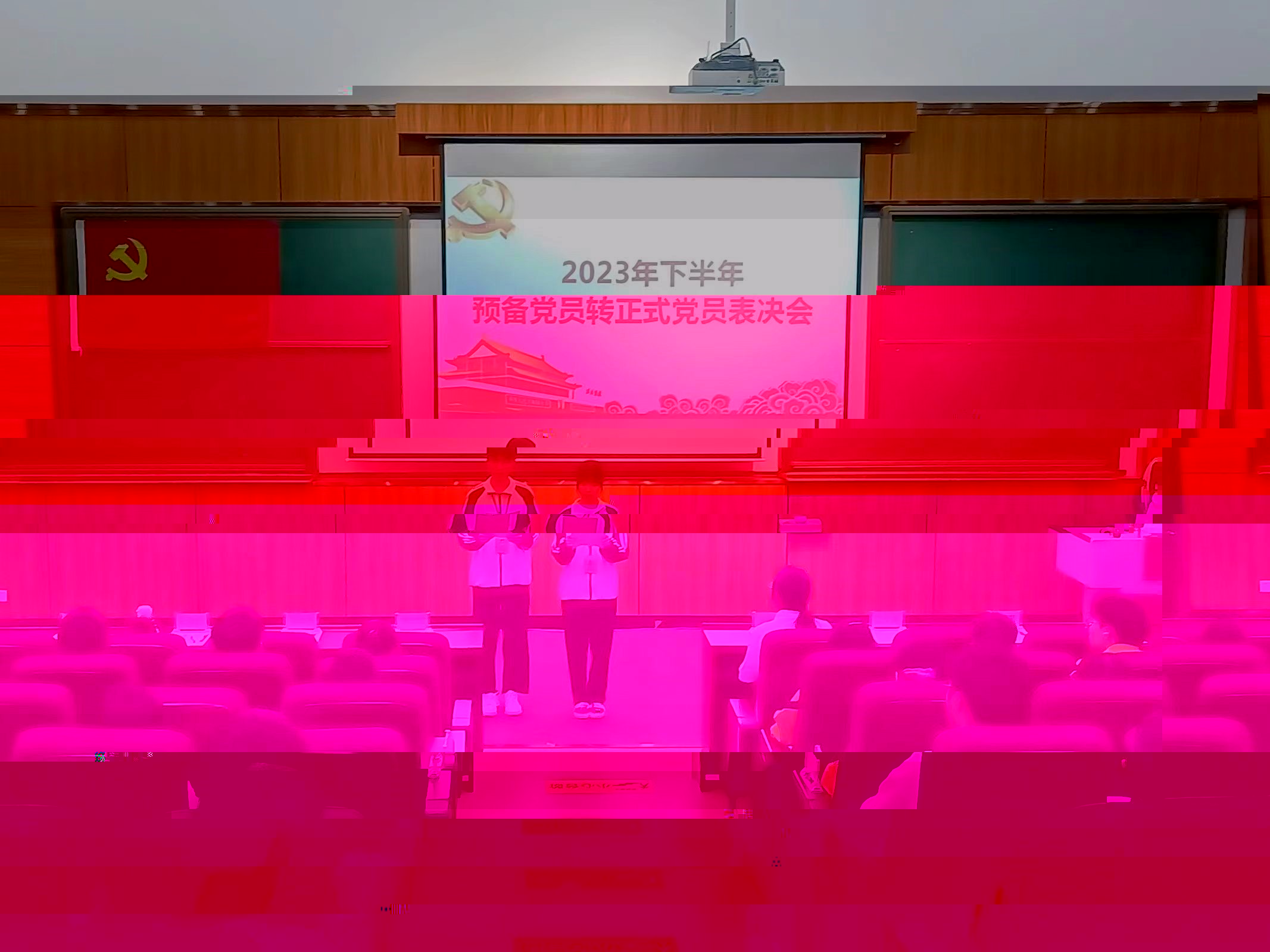 圖為主持人介紹會議流程.jpg