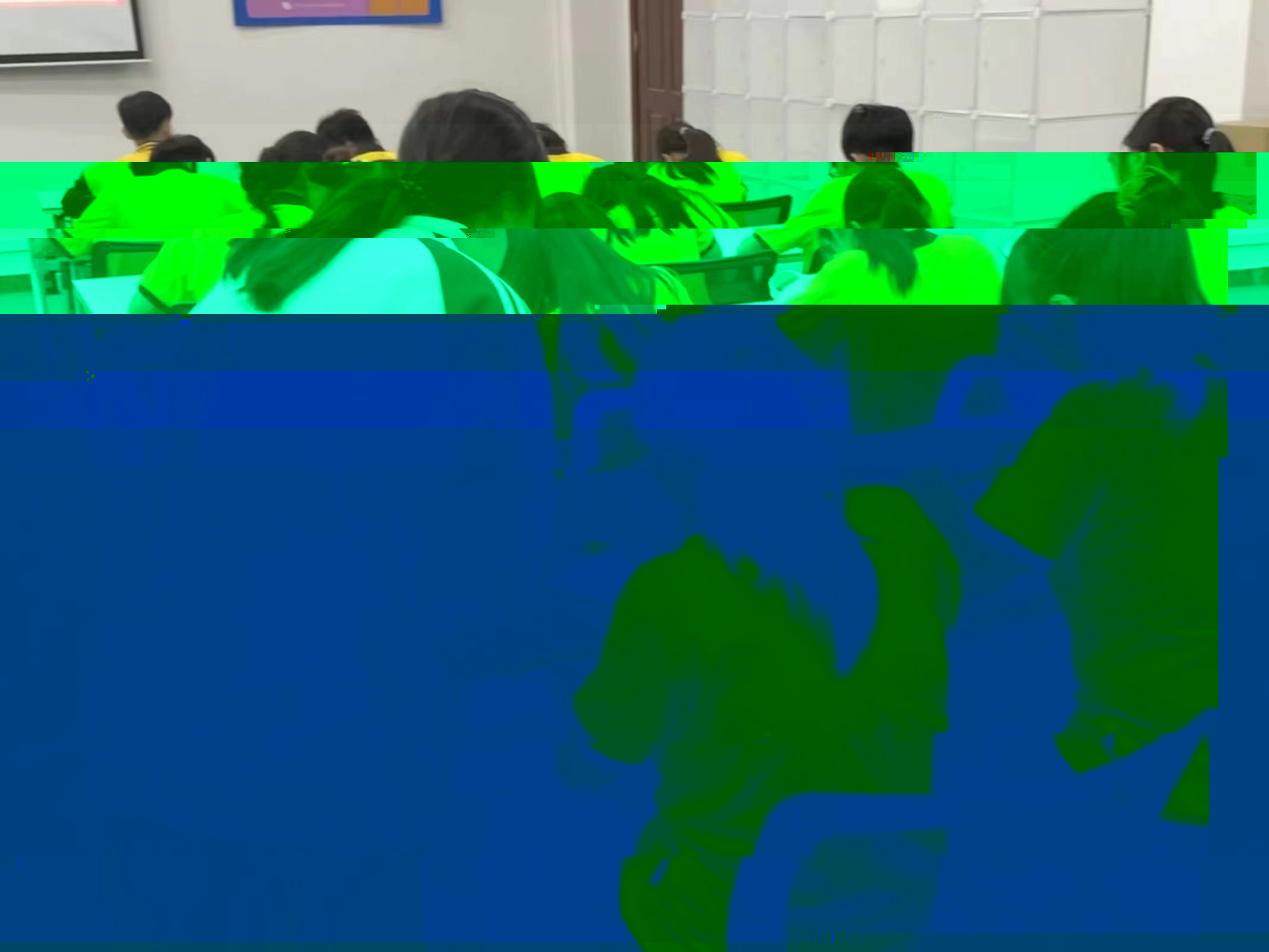 圖為工作人員現場解答疑問.jpg
