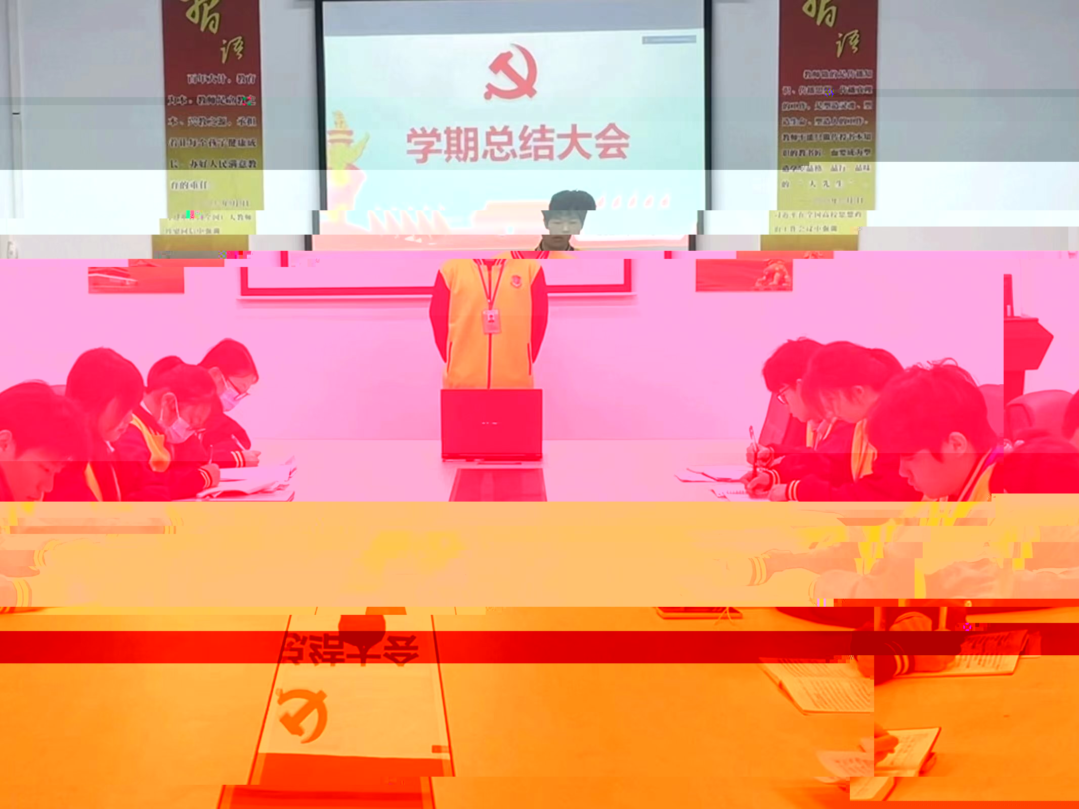 圖為23級考核幹事在總結彙報.jpg